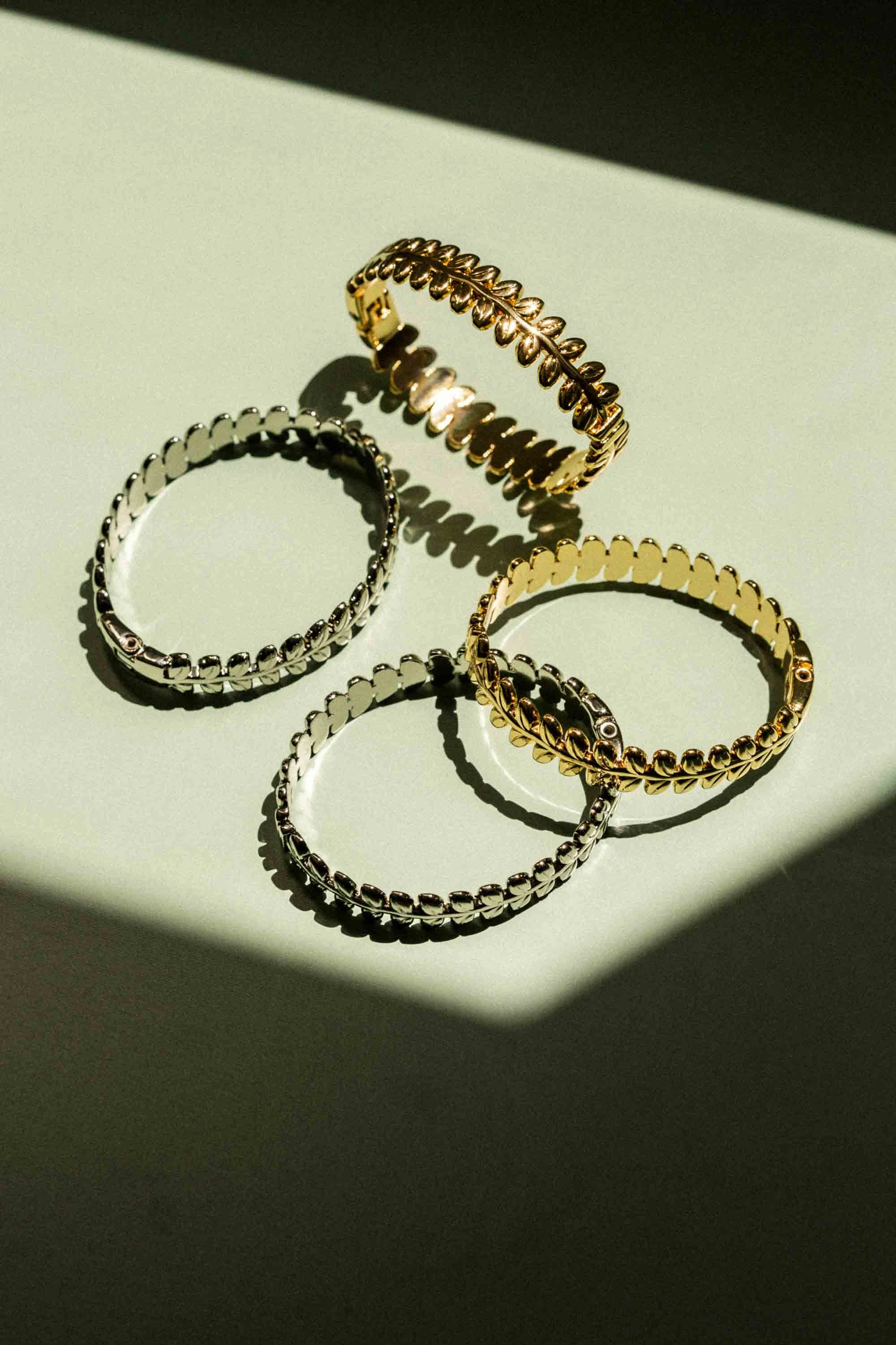  Simple and minnmal gold plated bangels, perfect for day to day wear